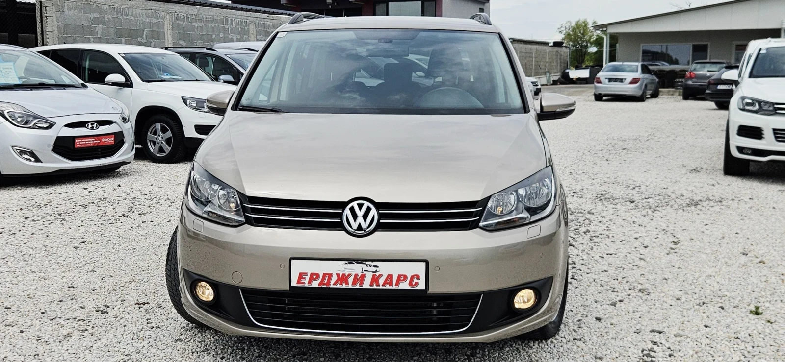 VW Touran Топ Състояние, снимка 3 - Автомобили и джипове - 54976050