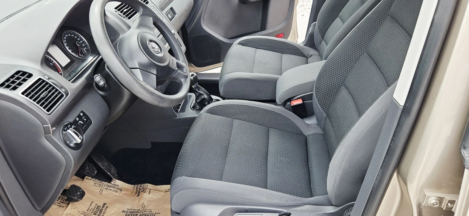 VW Touran Топ Състояние, снимка 13 - Автомобили и джипове - 54976050