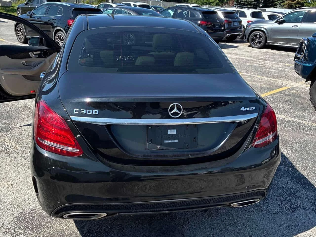 Mercedes-Benz C 300 360КАМЕРИ* ДВА КЛЮЧА* АВТОКРЕДИТ* , снимка 4 - Автомобили и джипове - 55479728
