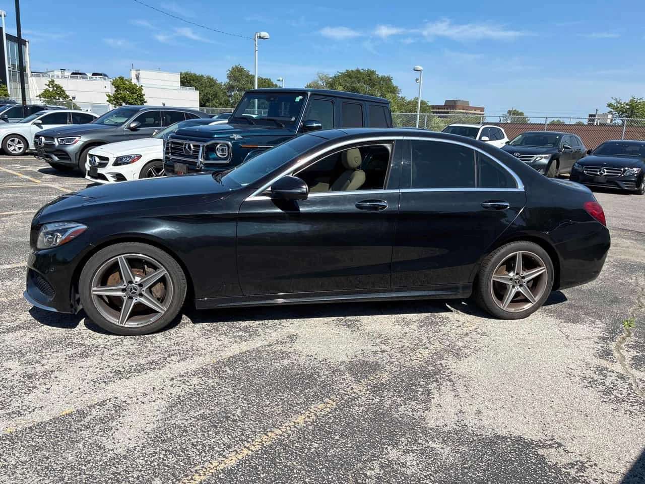 Mercedes-Benz C 300 360КАМЕРИ* ДВА КЛЮЧА* АВТОКРЕДИТ* , снимка 2 - Автомобили и джипове - 55479728