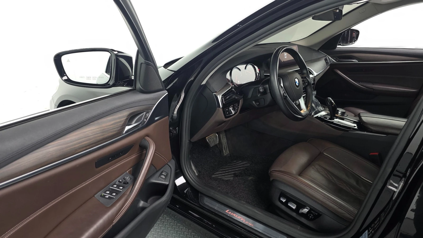 BMW 530 i xDrive Luxury Plus, снимка 10 - Автомобили и джипове - 55623851