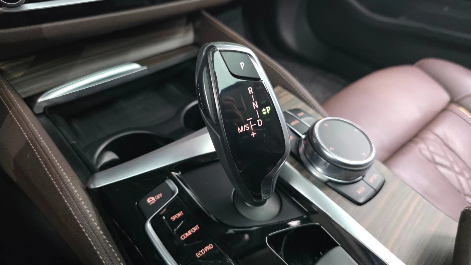 BMW 530 i xDrive Luxury Plus, снимка 9 - Автомобили и джипове - 55623851