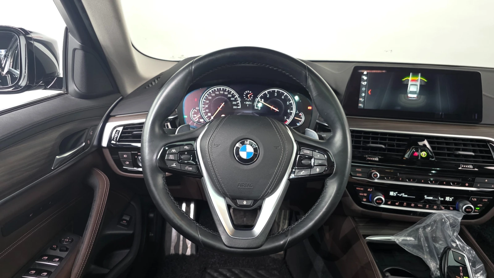 BMW 530 i xDrive Luxury Plus, снимка 13 - Автомобили и джипове - 55623851