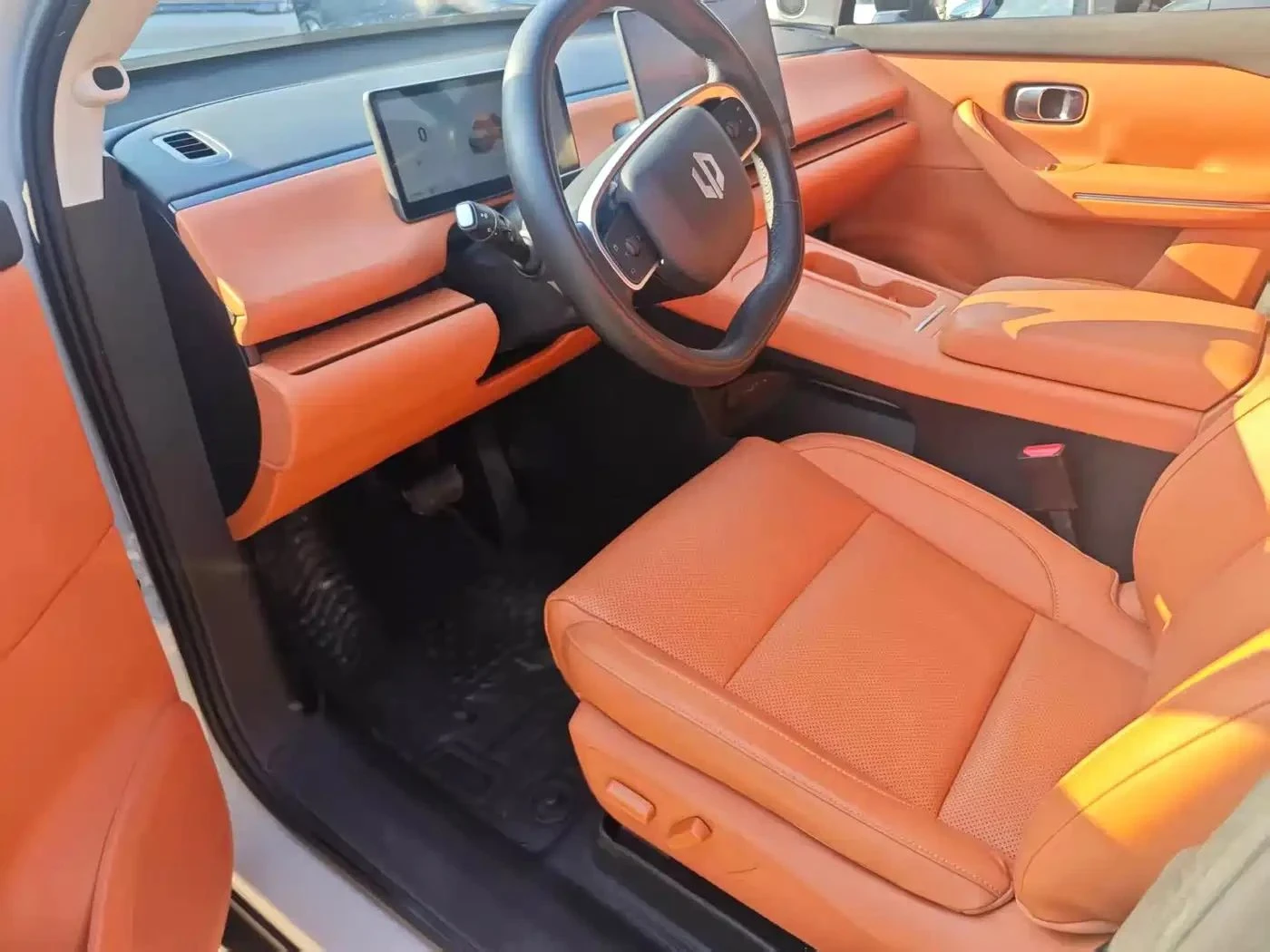 Leapmotor C10, снимка 7 - Автомобили и джипове - 56690012