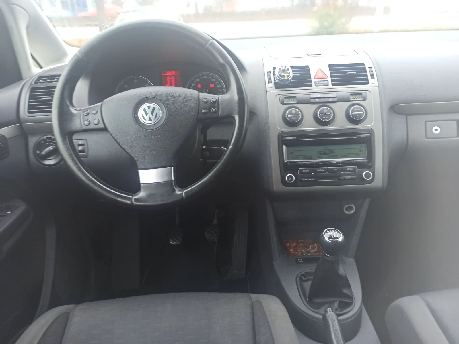 VW Touran 1.9, снимка 10 - Автомобили и джипове - 56720039