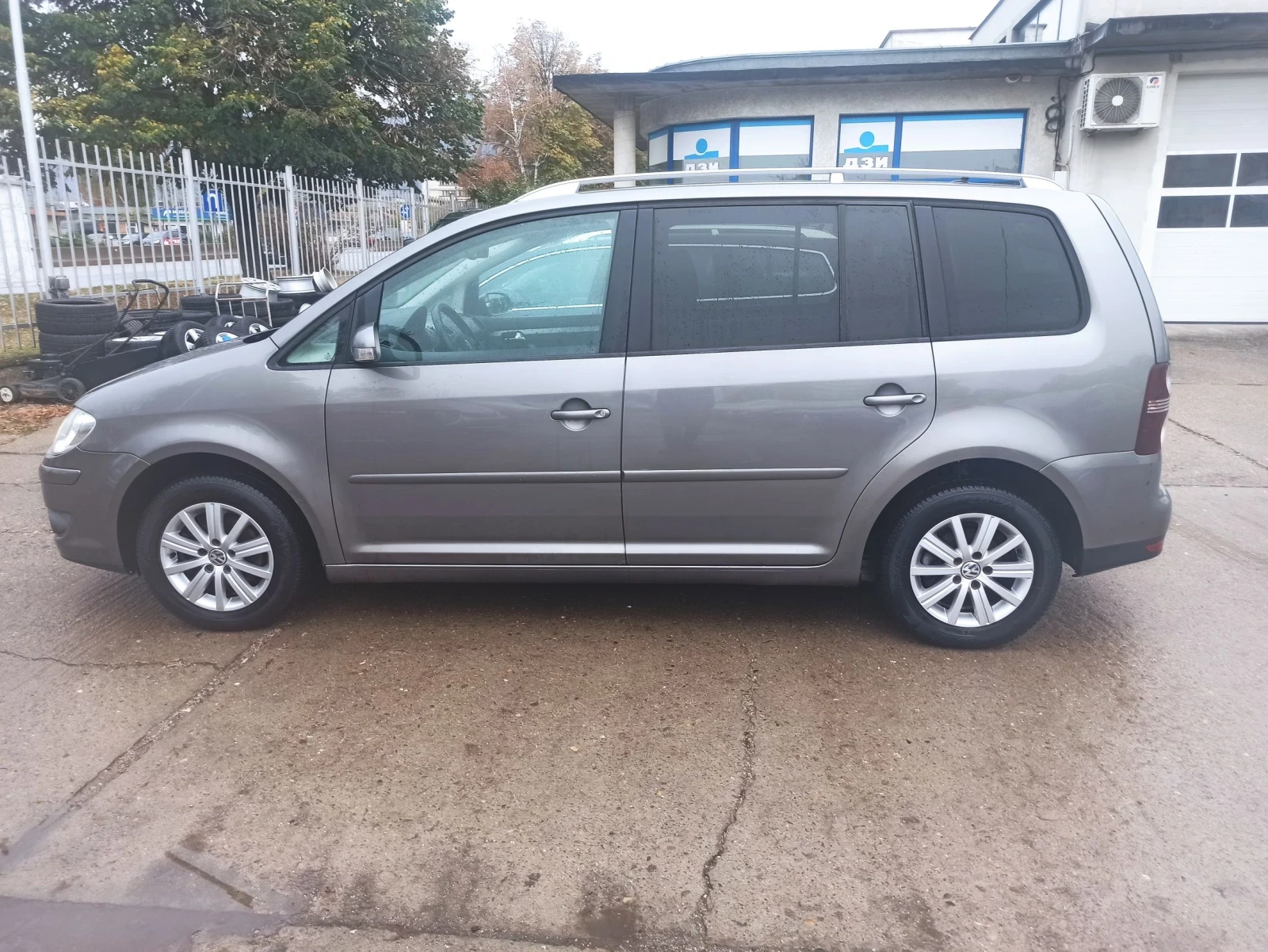 VW Touran 1.9, снимка 7 - Автомобили и джипове - 56720039