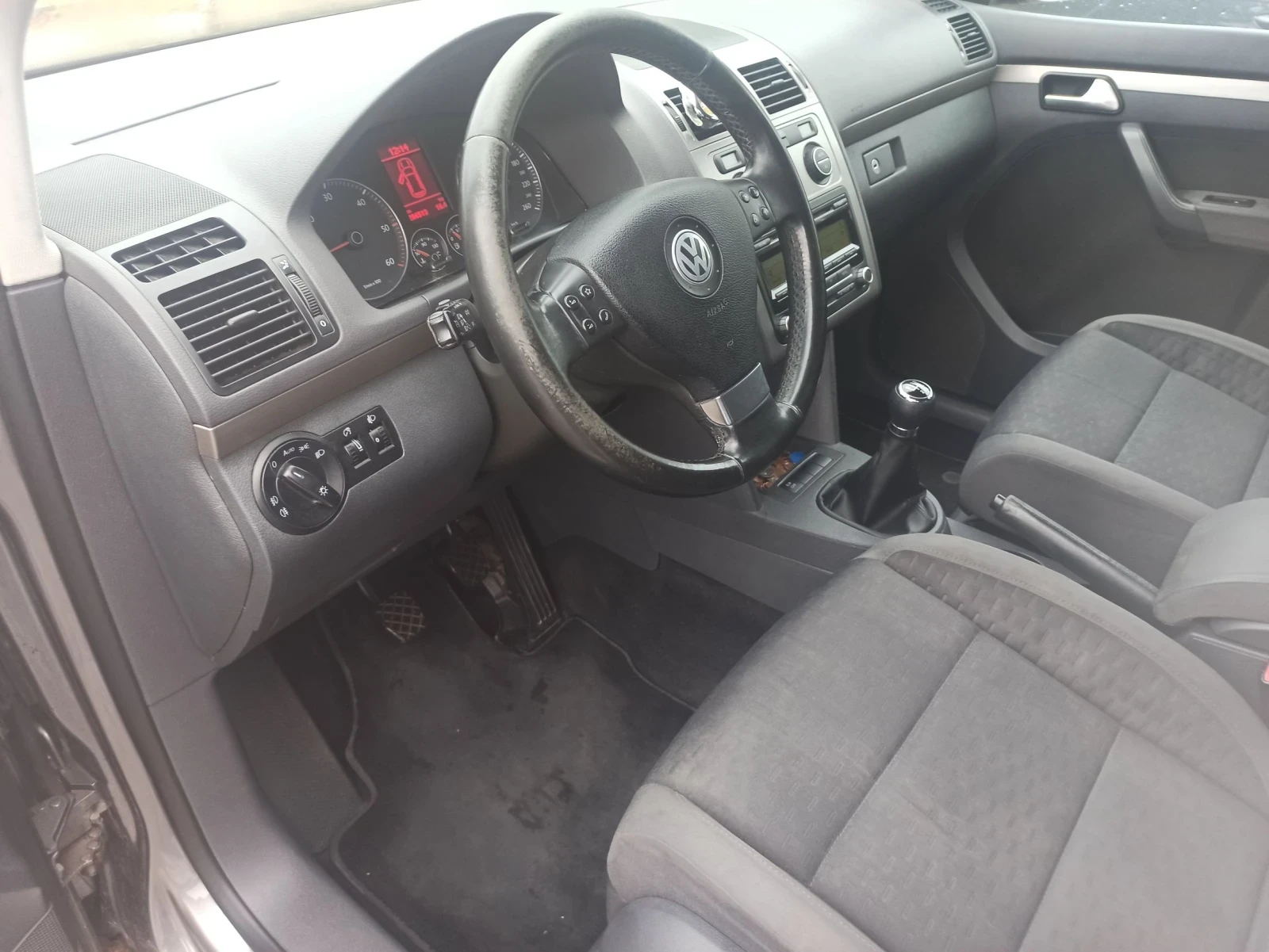 VW Touran 1.9, снимка 11 - Автомобили и джипове - 56720039