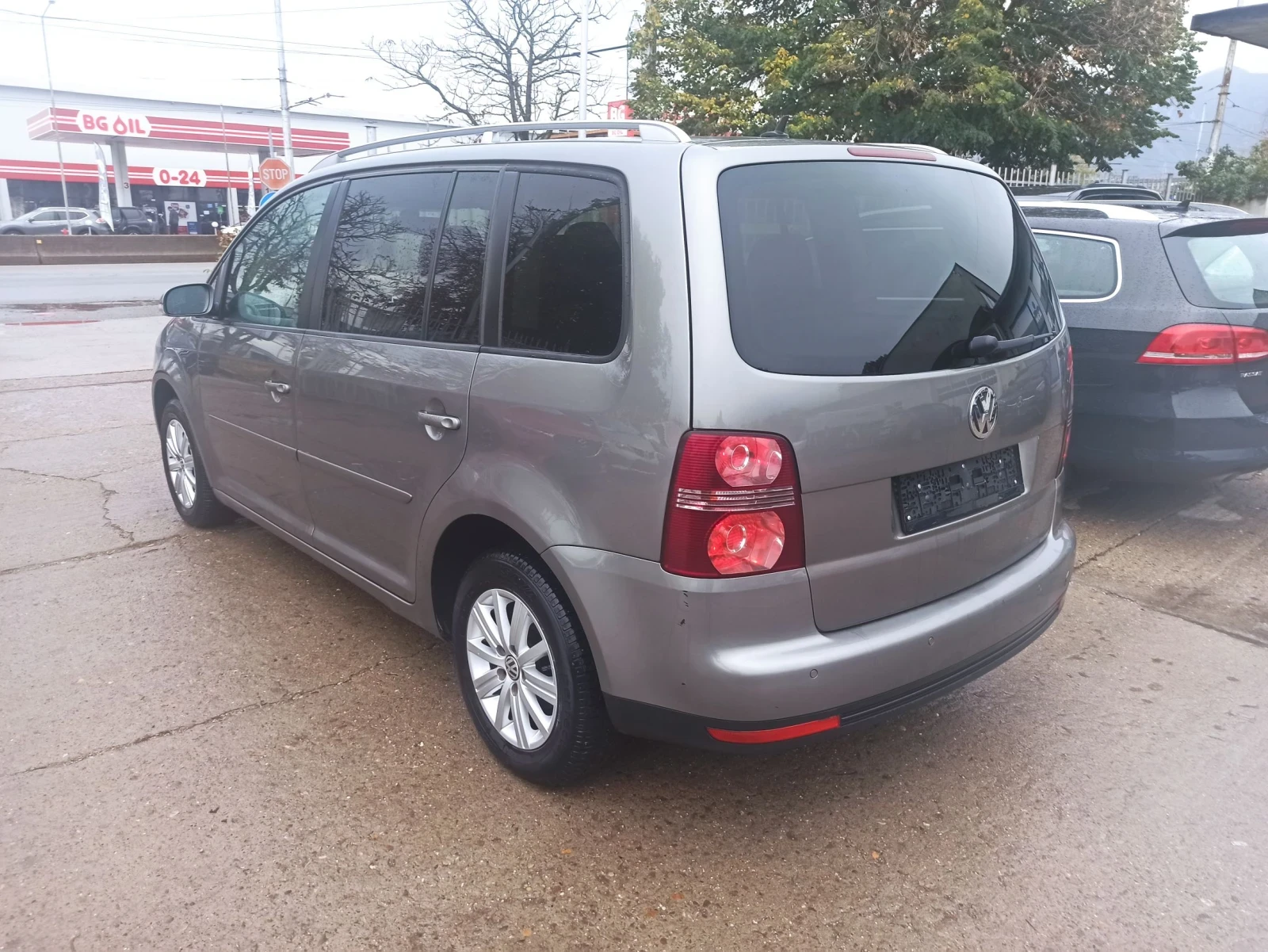 VW Touran 1.9, снимка 5 - Автомобили и джипове - 56720039