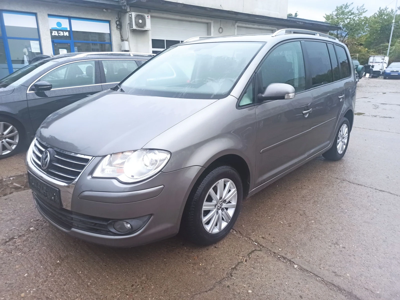 VW Touran 1.9, снимка 2 - Автомобили и джипове - 56720039