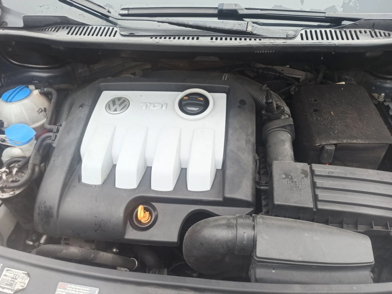 VW Touran 1.9, снимка 15 - Автомобили и джипове - 56720039