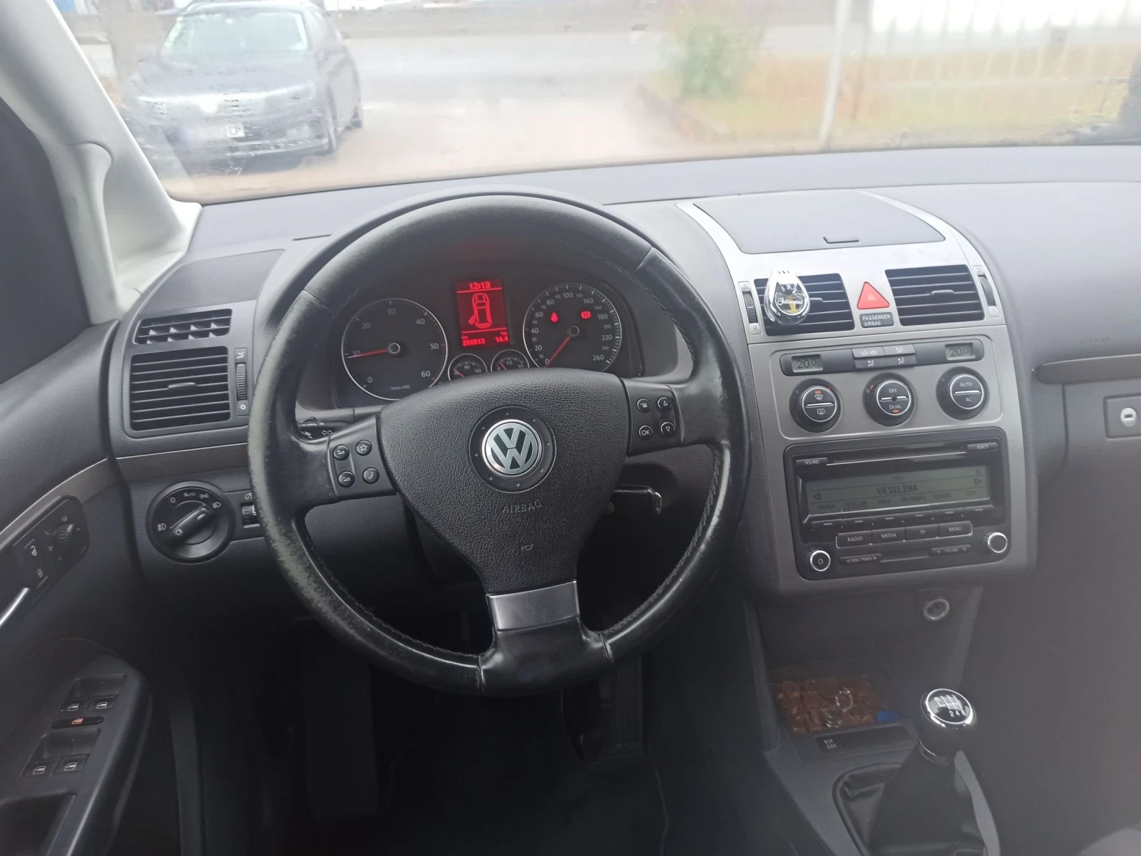VW Touran 1.9, снимка 9 - Автомобили и джипове - 56720039