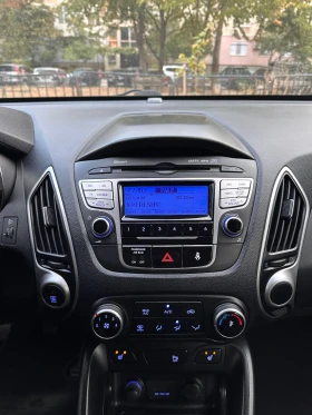 Обява за продажба на Hyundai IX35 2.0i 163кс/Климатик/Подгреви/Теглич/Парктроник ~15 950 лв. - изображение 10 | Auto.bg Обява за продажба на Hyundai IX35 2.0i 163кс/Климатик/Подгреви/Теглич/Парктроник ~15 950 лв. - изображение 10