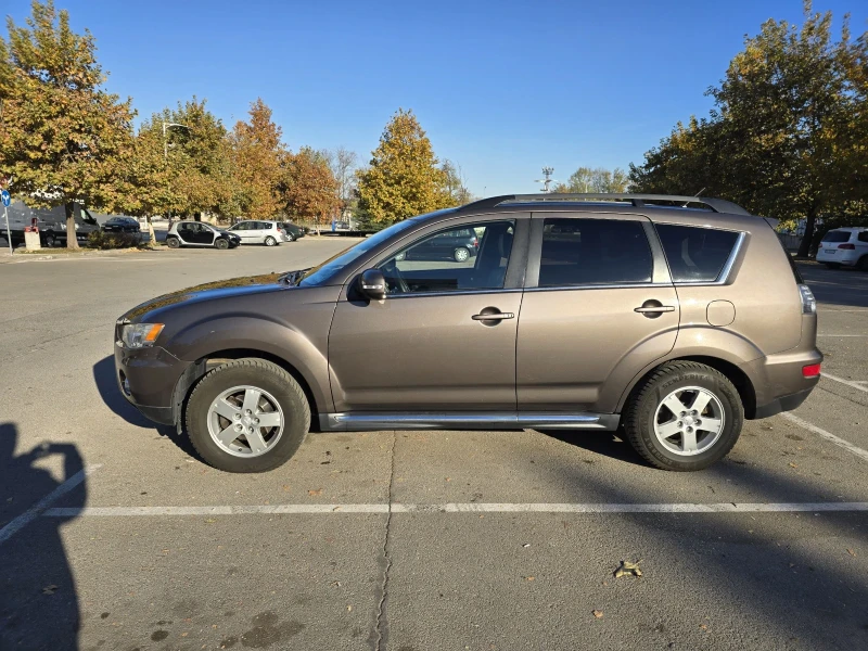 Mitsubishi Outlander 2.2 Di-D 4x4 , снимка 2 - Автомобили и джипове - 47888261