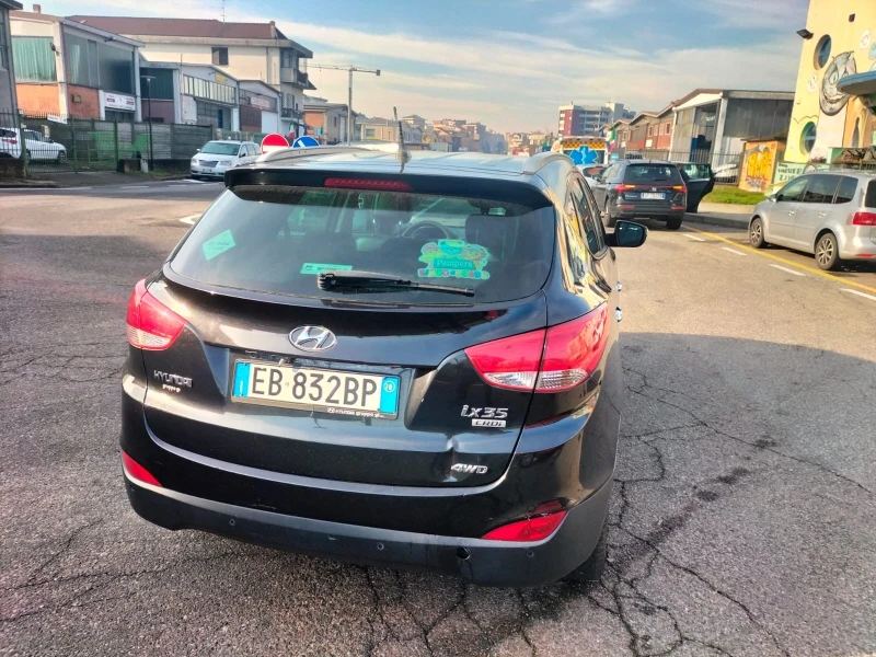 Hyundai IX35 2.0 CRDI 4x4, снимка 4 - Автомобили и джипове - 48378792