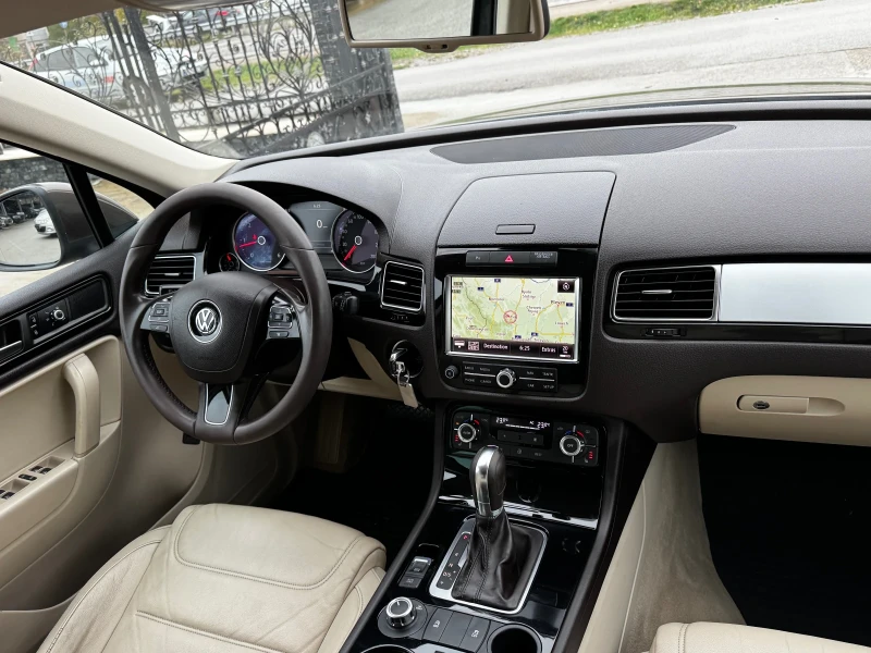 VW Touareg 3.0TDI 4Motion АВТОМАТ ИТАЛИЯ, снимка 14 - Автомобили и джипове - 52484814