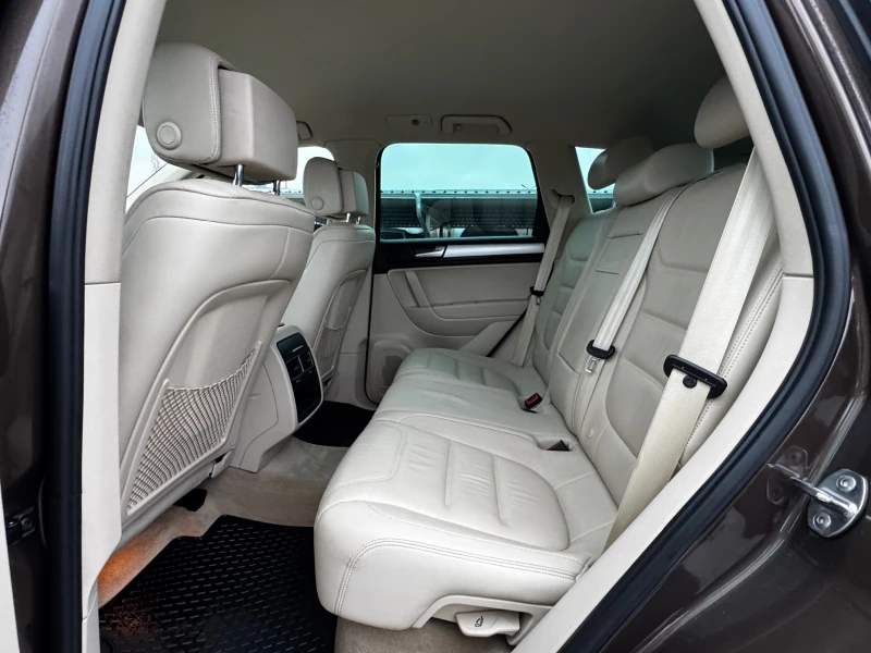 VW Touareg 3.0TDI 4Motion АВТОМАТ ИТАЛИЯ, снимка 10 - Автомобили и джипове - 52484814