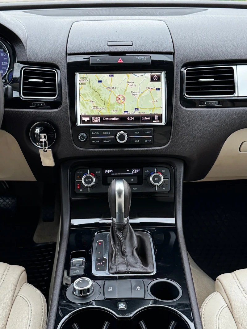 VW Touareg 3.0TDI 4Motion АВТОМАТ ИТАЛИЯ, снимка 13 - Автомобили и джипове - 52484814