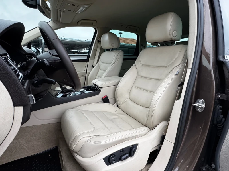 VW Touareg 3.0TDI 4Motion АВТОМАТ ИТАЛИЯ, снимка 9 - Автомобили и джипове - 52484814