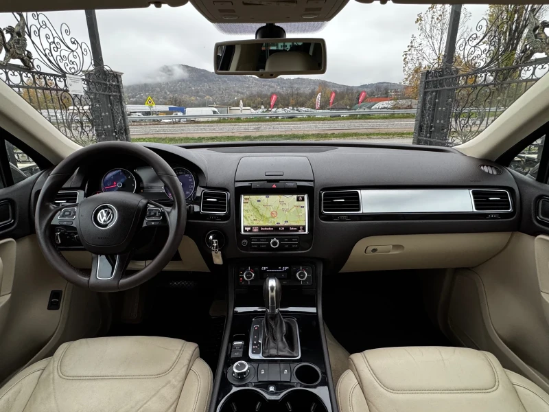 VW Touareg 3.0TDI 4Motion АВТОМАТ ИТАЛИЯ, снимка 12 - Автомобили и джипове - 52484814