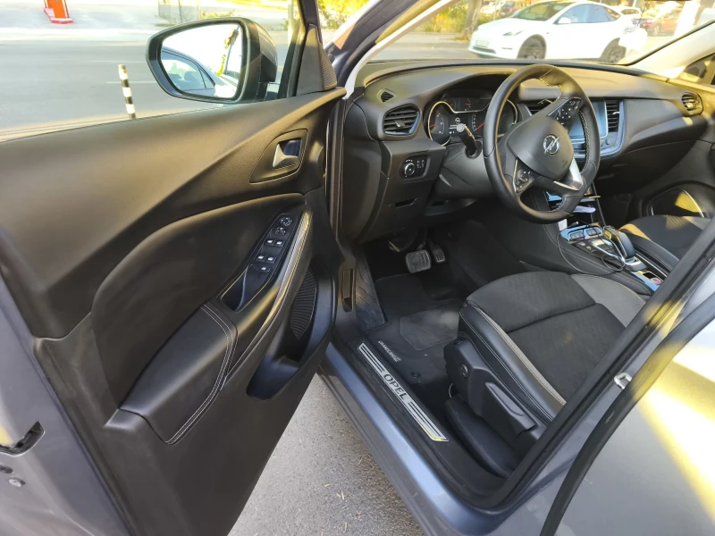 Opel Grandland X PLUG IN HYBRID, снимка 8 - Автомобили и джипове - 53498913