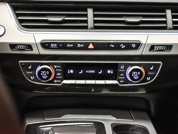 Audi Q7 PREMIUM| ОБДУХВАНЕ| ПАНОРАМА| АМБИЕНТ| 360| , снимка 13 - Автомобили и джипове - 54356687