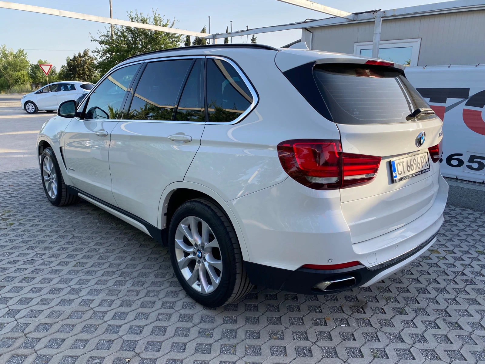 BMW X5 40D-306кс= xDrive= ПАНОРАМА= HUD= КАМЕРА= LED - изображение 5