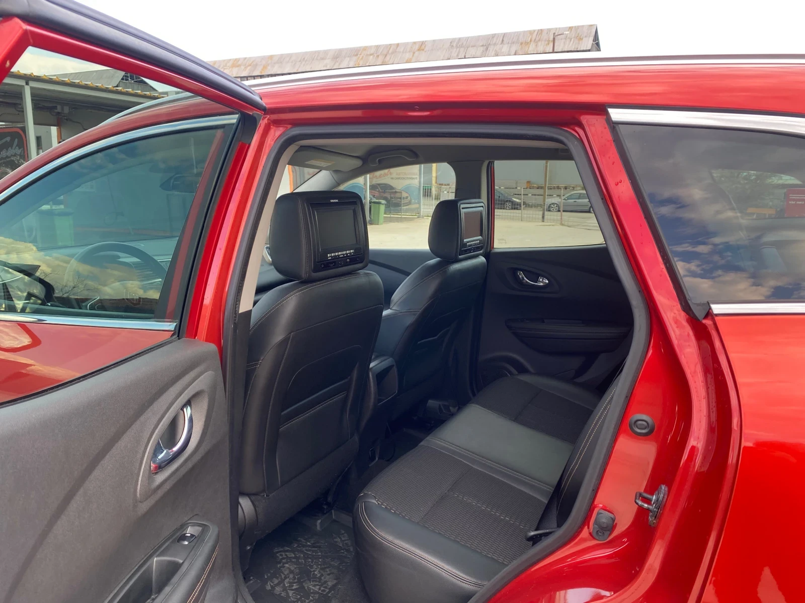 Renault Kadjar 1.6 DCI 4x4 131k.c ПЪЛНА СЕРВИЗНА ИСТОРИЯ , снимка 11 - Автомобили и джипове - 53863992