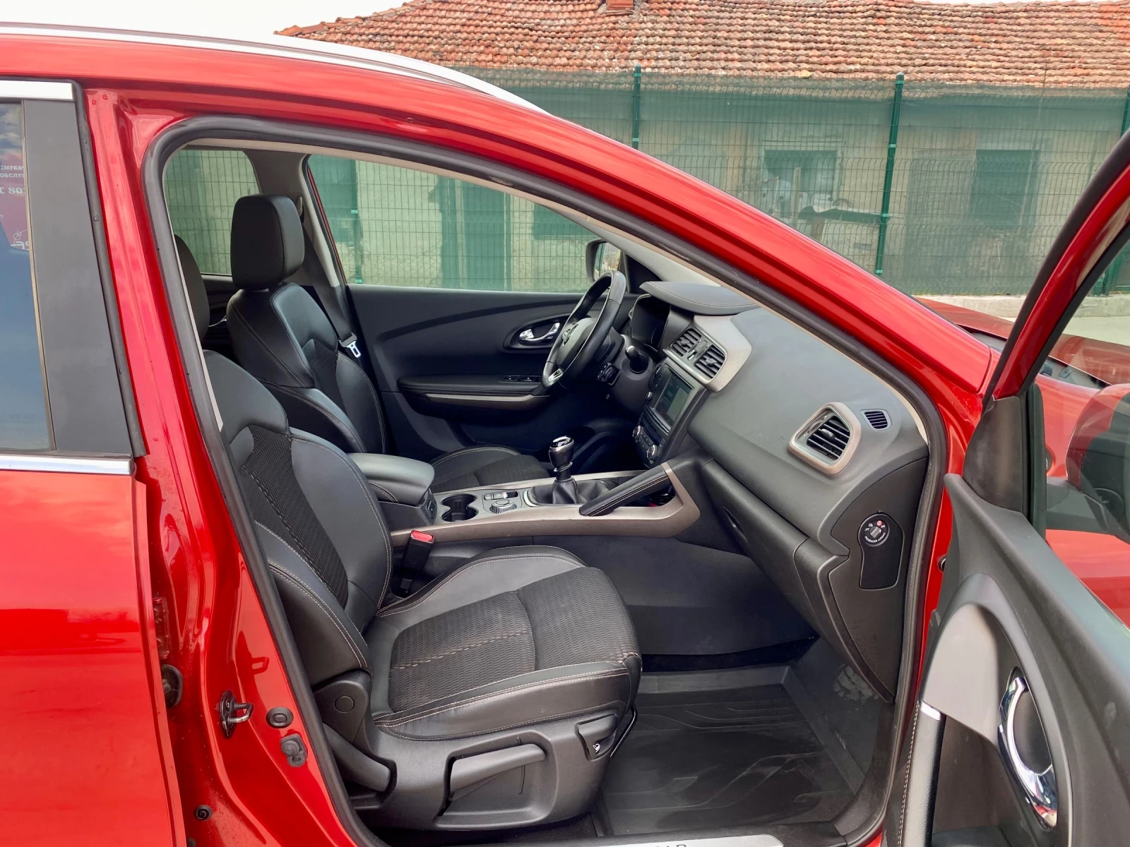 Renault Kadjar 1.6 DCI 4x4 131k.c ПЪЛНА СЕРВИЗНА ИСТОРИЯ , снимка 15 - Автомобили и джипове - 53863992