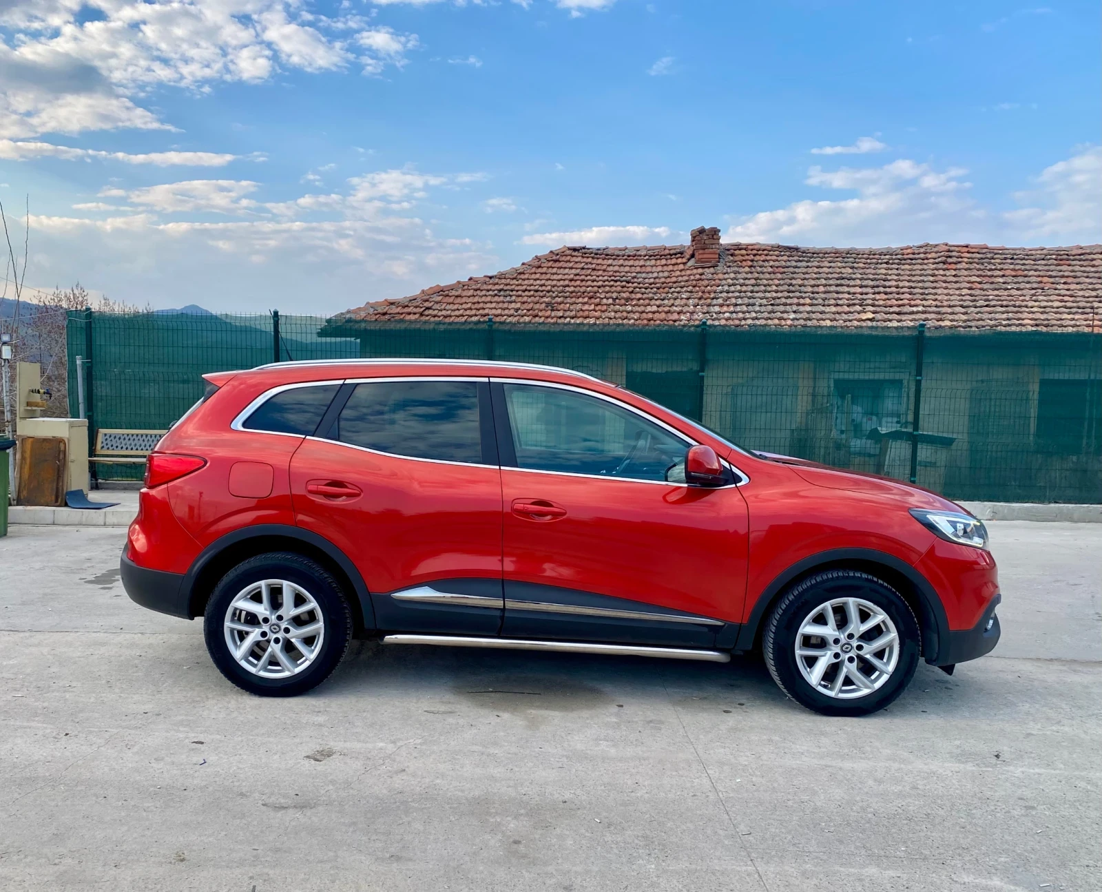 Renault Kadjar 1.6 DCI 4x4 131k.c ПЪЛНА СЕРВИЗНА ИСТОРИЯ , снимка 8 - Автомобили и джипове - 53863992