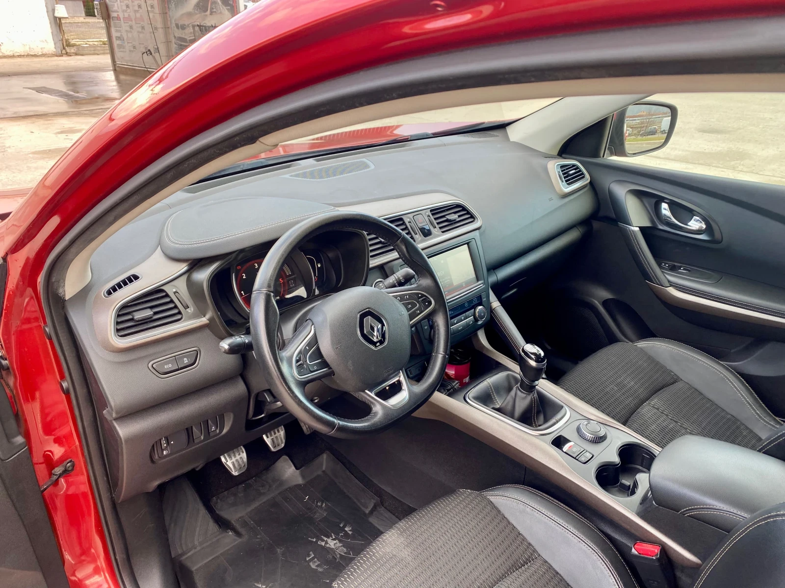 Renault Kadjar 1.6 DCI 4x4 131k.c ПЪЛНА СЕРВИЗНА ИСТОРИЯ , снимка 10 - Автомобили и джипове - 53863992