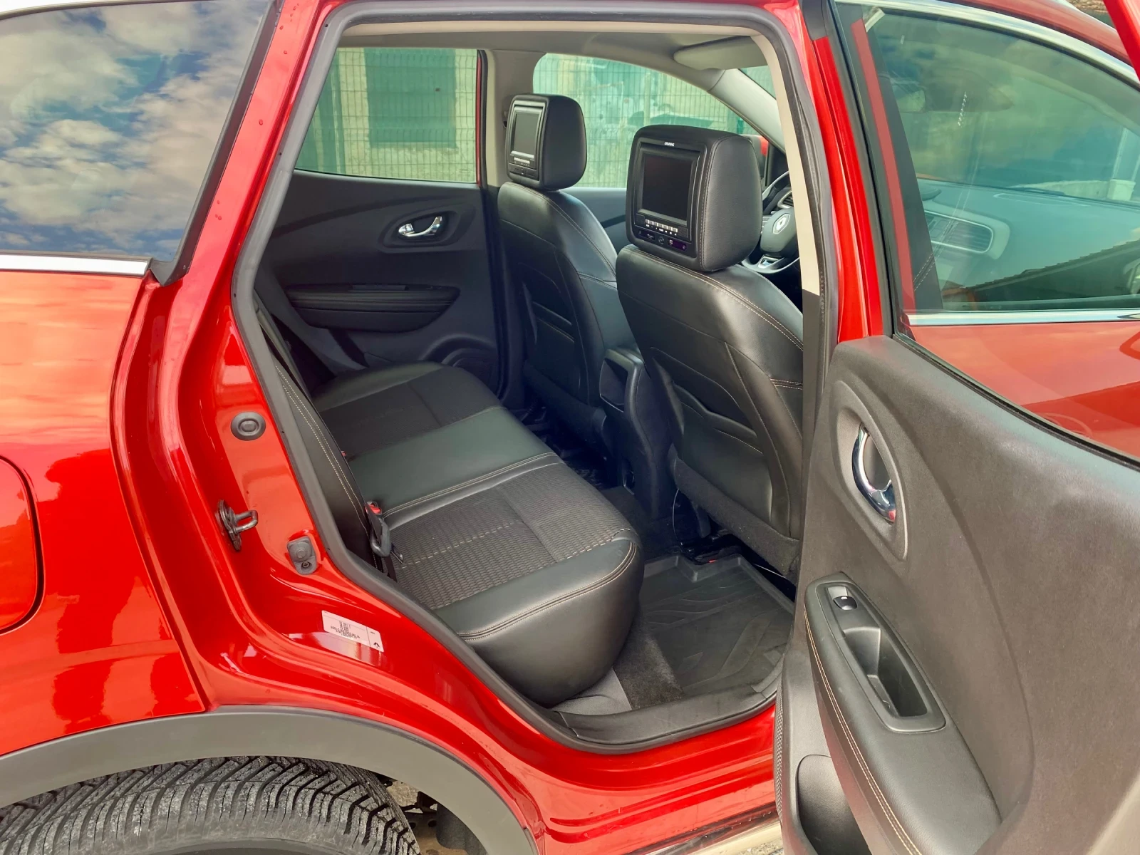 Renault Kadjar 1.6 DCI 4x4 131k.c ПЪЛНА СЕРВИЗНА ИСТОРИЯ , снимка 14 - Автомобили и джипове - 53863992