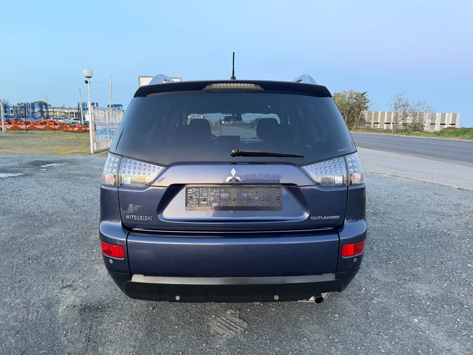 Mitsubishi Outlander 2.4i - 170 �.� / 4�4 / ������ ������ / 6+ 1 ����� | Mobile.bg � ����������� 6