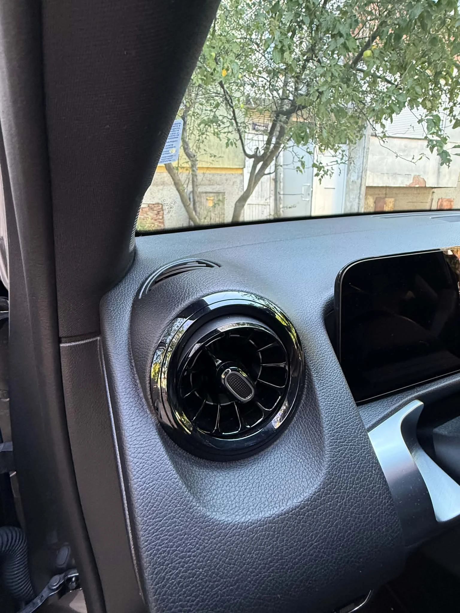 Mercedes-Benz GLB 200, снимка 17 - Автомобили и джипове - 55965653