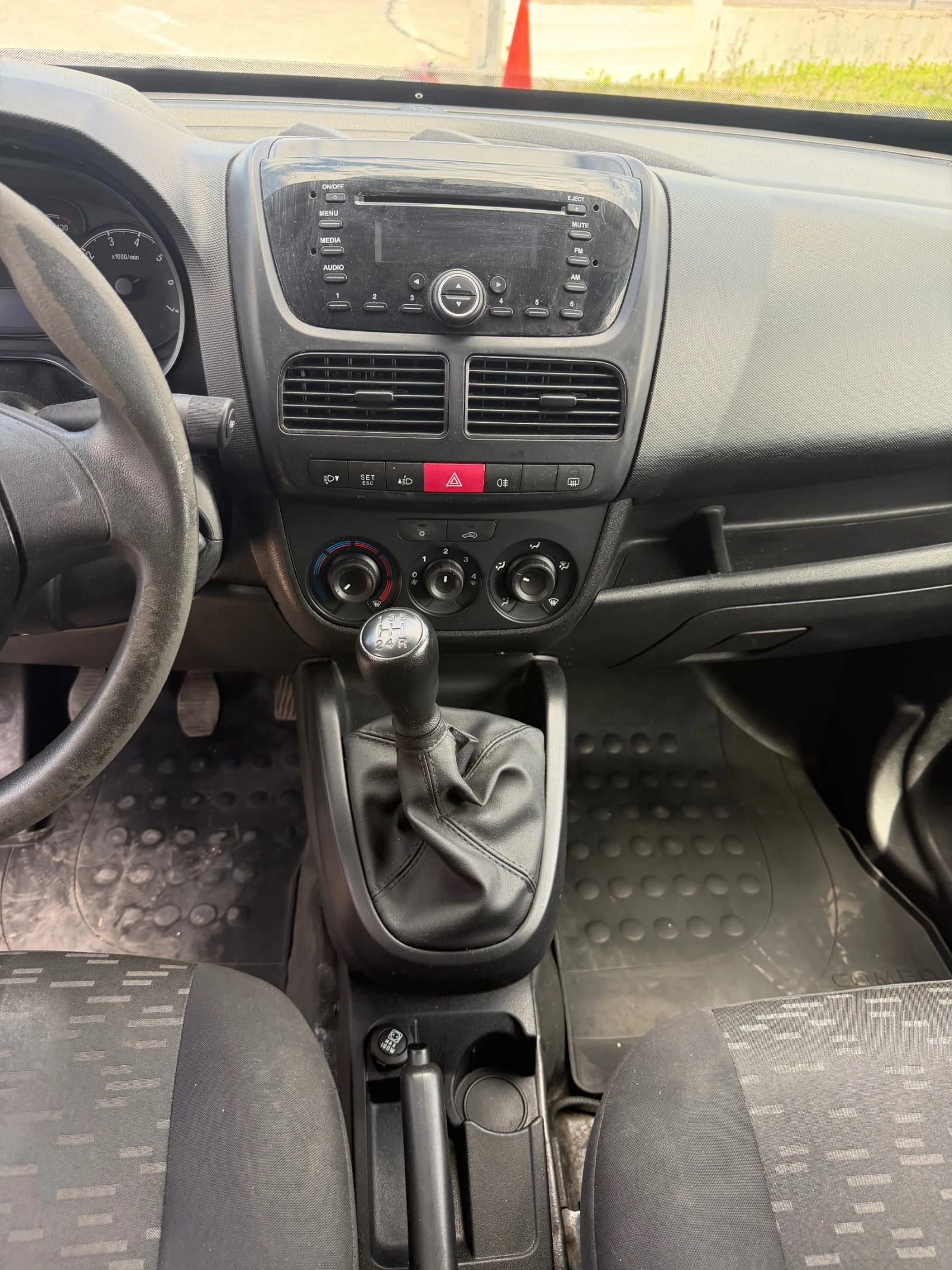 Opel Combo 1.250/90кс EVRO5 Климатик 145000км, снимка 10 - Бусове и автобуси - 54883792