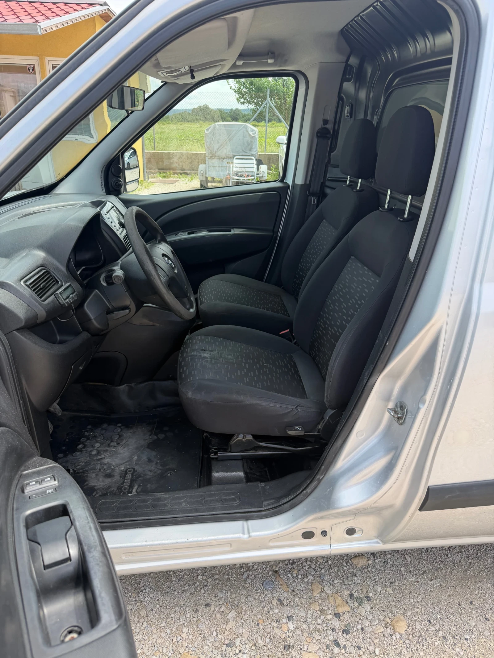 Opel Combo 1.250/90кс EVRO5 Климатик 145000км, снимка 9 - Бусове и автобуси - 54883792