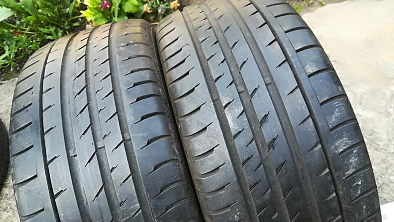 Гуми Летни 235/45R17, снимка 2 - Гуми и джанти - 25328706