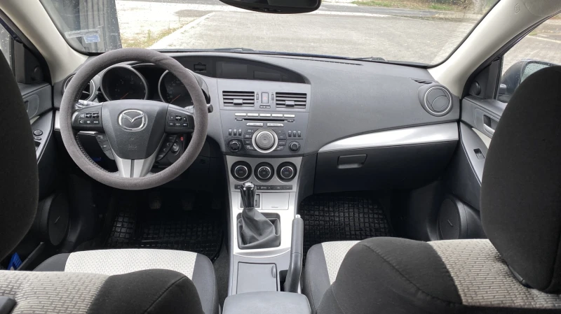 Mazda 3 2.2 MZR-CD, снимка 9 - Автомобили и джипове - 48556363