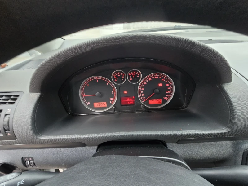 Seat Alhambra 1.9TDI, снимка 11 - Автомобили и джипове - 53217643