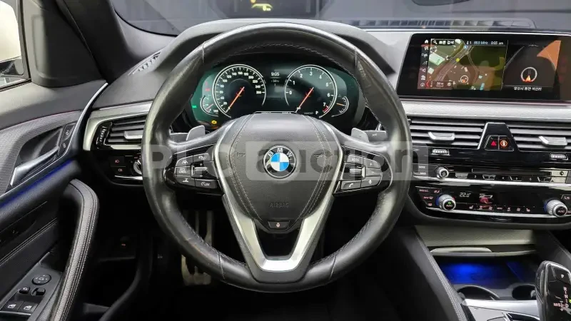 BMW 530 xDrive| DISTRONIC| КАМЕРА| ПОДГРЕВ| ВКЛ. ТЕХНОТЕСТ, снимка 10 - Автомобили и джипове - 54485044