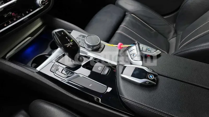 BMW 530 xDrive| DISTRONIC| КАМЕРА| ПОДГРЕВ| ВКЛ. ТЕХНОТЕСТ, снимка 11 - Автомобили и джипове - 54485044