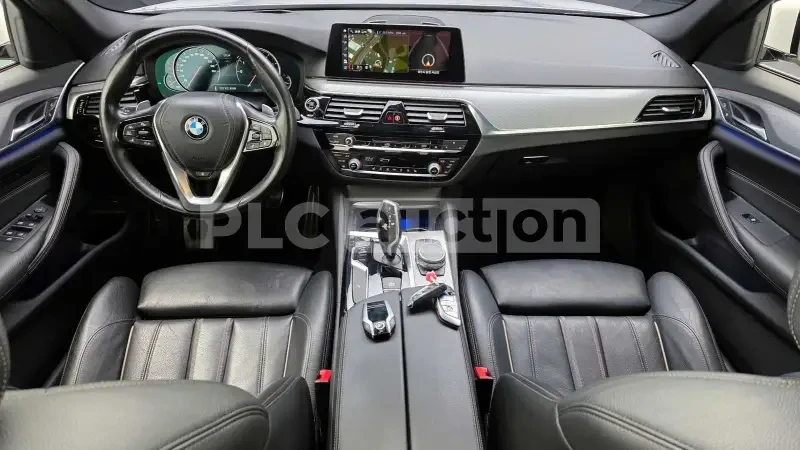 BMW 530 xDrive| DISTRONIC| КАМЕРА| ПОДГРЕВ| ВКЛ. ТЕХНОТЕСТ, снимка 2 - Автомобили и джипове - 54485044