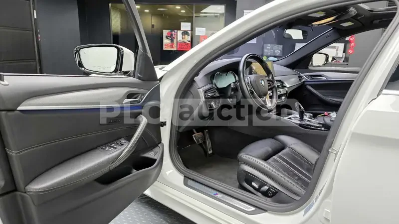 BMW 530 xDrive| DISTRONIC| КАМЕРА| ПОДГРЕВ| ВКЛ. ТЕХНОТЕСТ, снимка 5 - Автомобили и джипове - 54485044