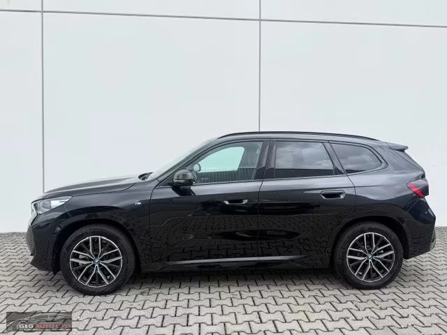 BMW iX1 xDrive30/313HP/M-SPORT/CAM/H&K/DIGI/CPLAY/321q, снимка 3 - Автомобили и джипове - 54605426