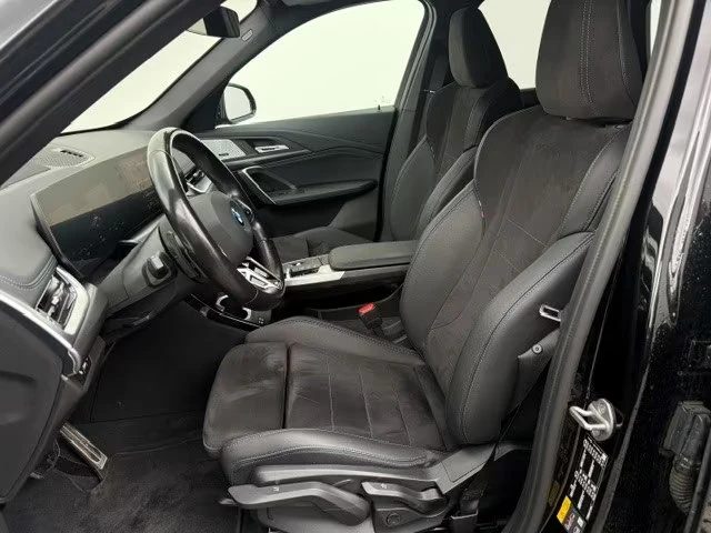 BMW iX1 xDrive30/313HP/M-SPORT/CAM/H&K/DIGI/CPLAY/321q, снимка 6 - Автомобили и джипове - 54605426