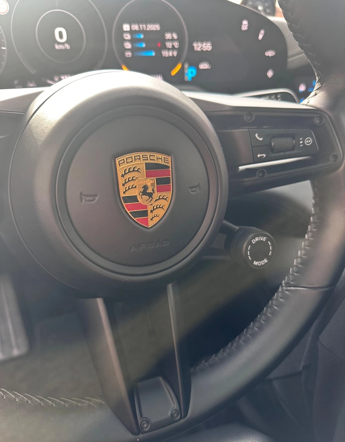 Porsche Taycan 4S Performance Plus - изображение 10