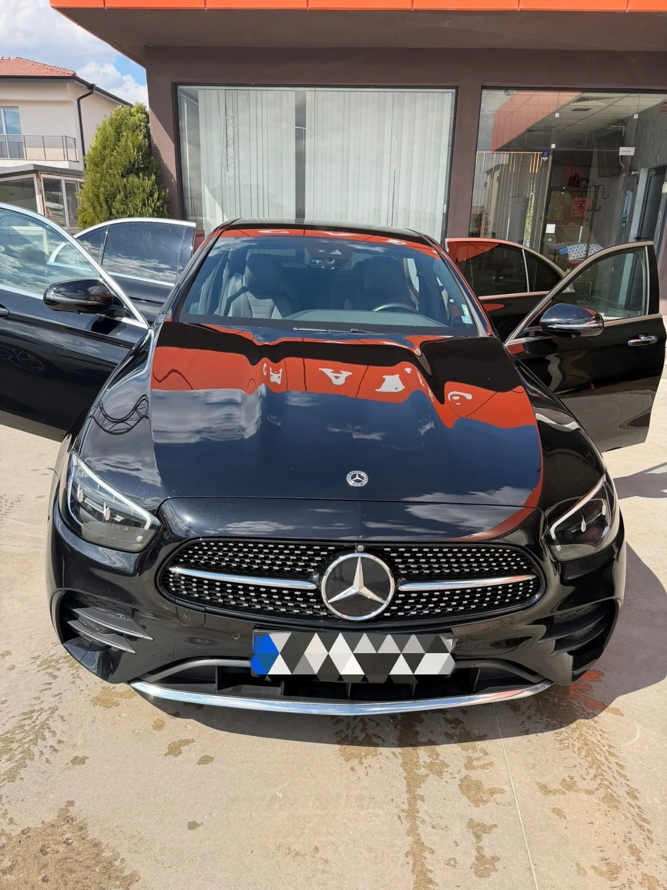 Mercedes-Benz E 220 2.0 Diesel Mild Hybrid (48V EQ Boost), снимка 2 - Автомобили и джипове - 53680559