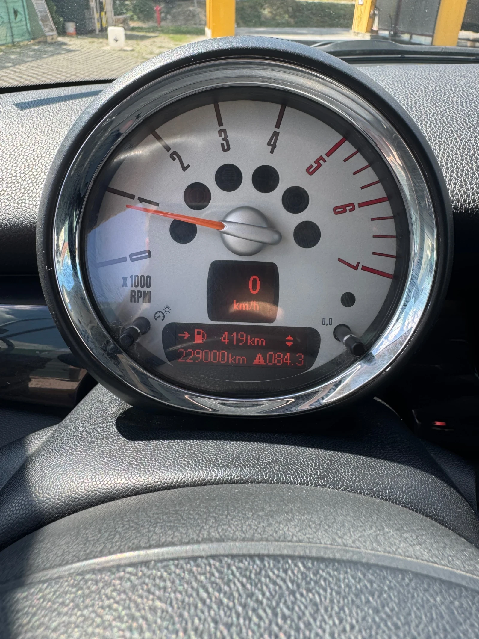 Mini Cooper Mini Cooper 1.6 d...PANORAMA..КОЖЕН САЛОН, снимка 3 - Автомобили и джипове - 54977333