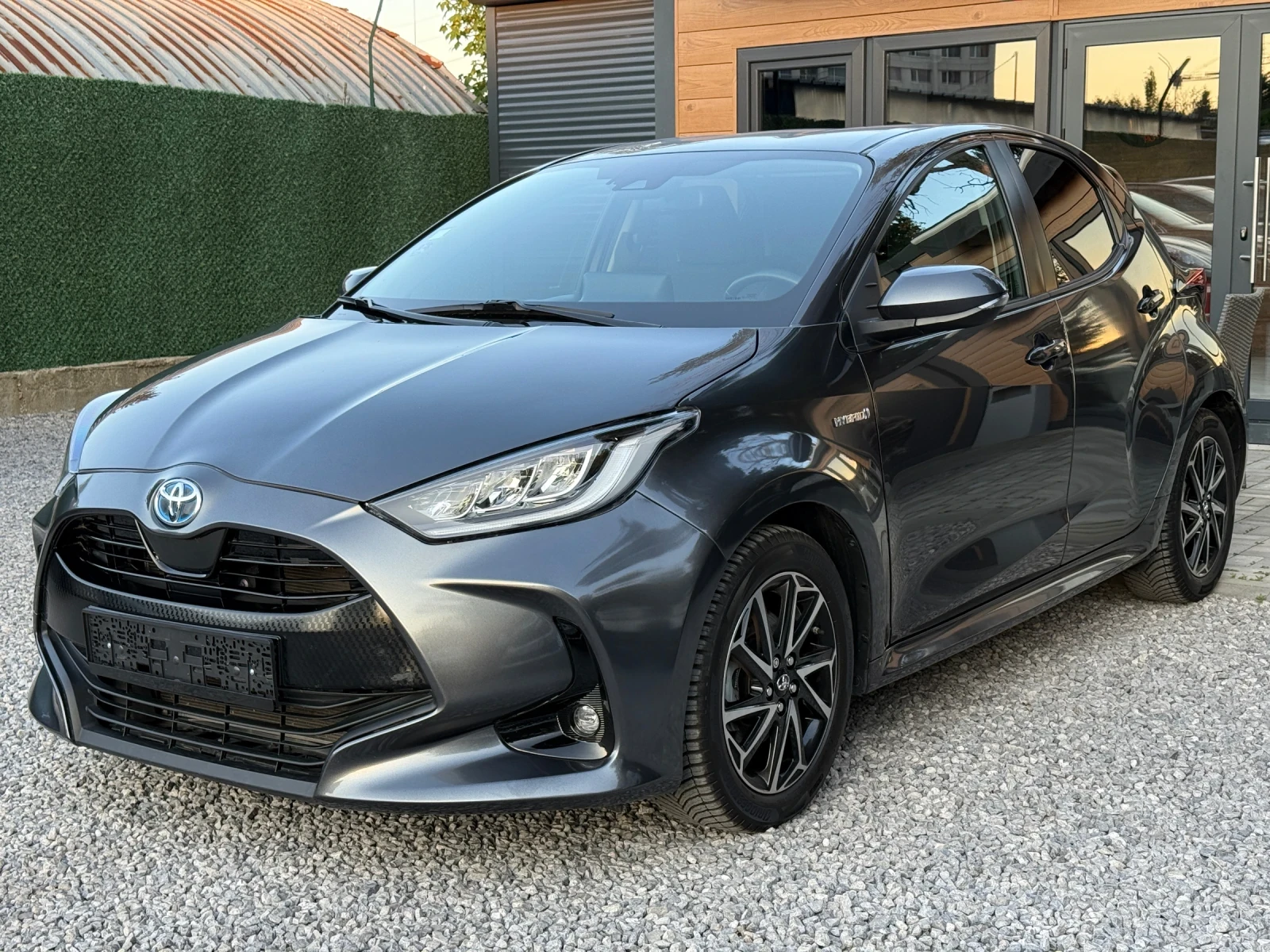 Toyota Yaris 1.5HYBRID/92hp/������/Full LED | Mobile.bg � ����������� 1