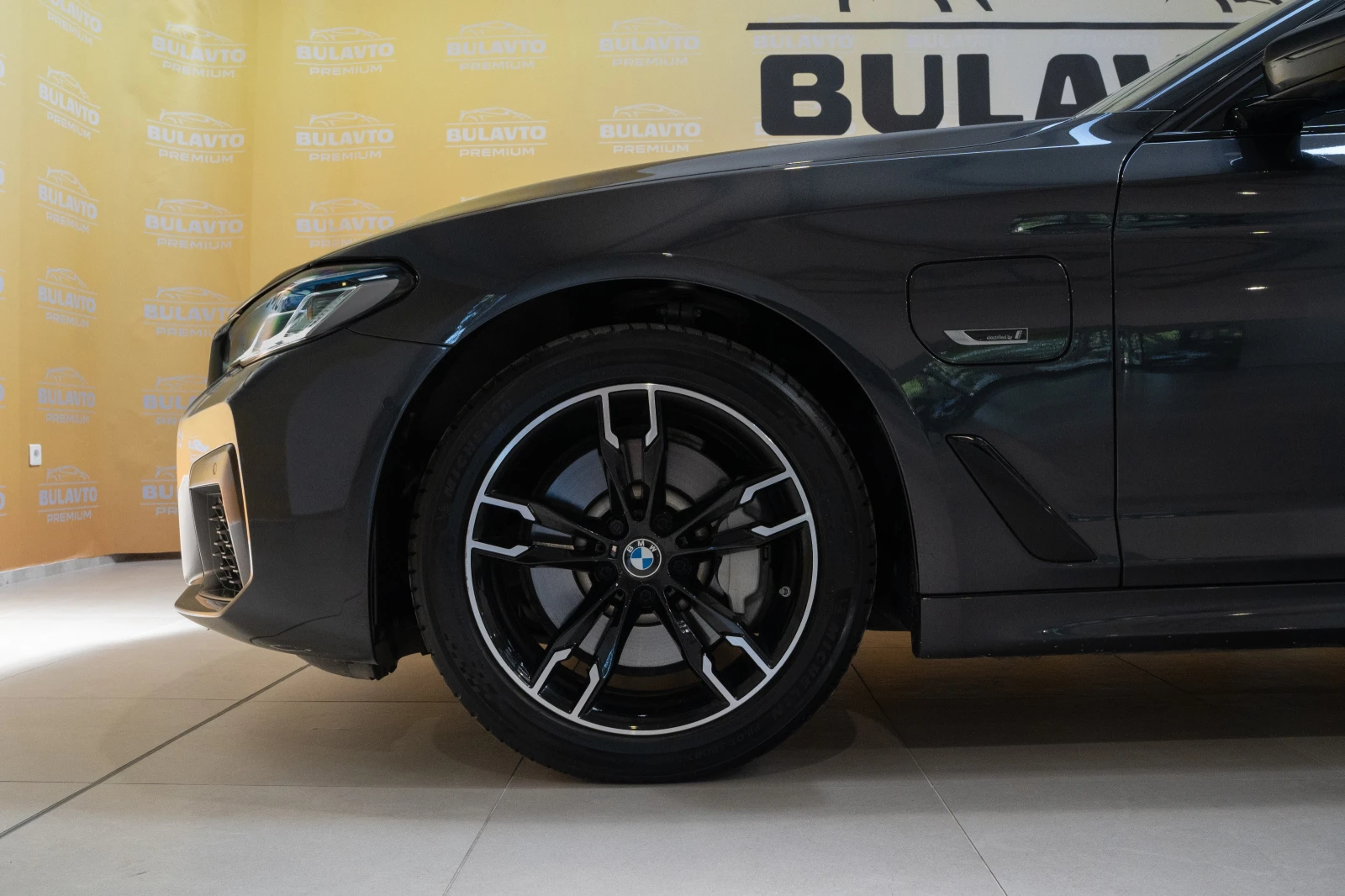 BMW 530E M SPORT XDRIVE plug in hybrid, снимка 16 - Автомобили и джипове - 55260401