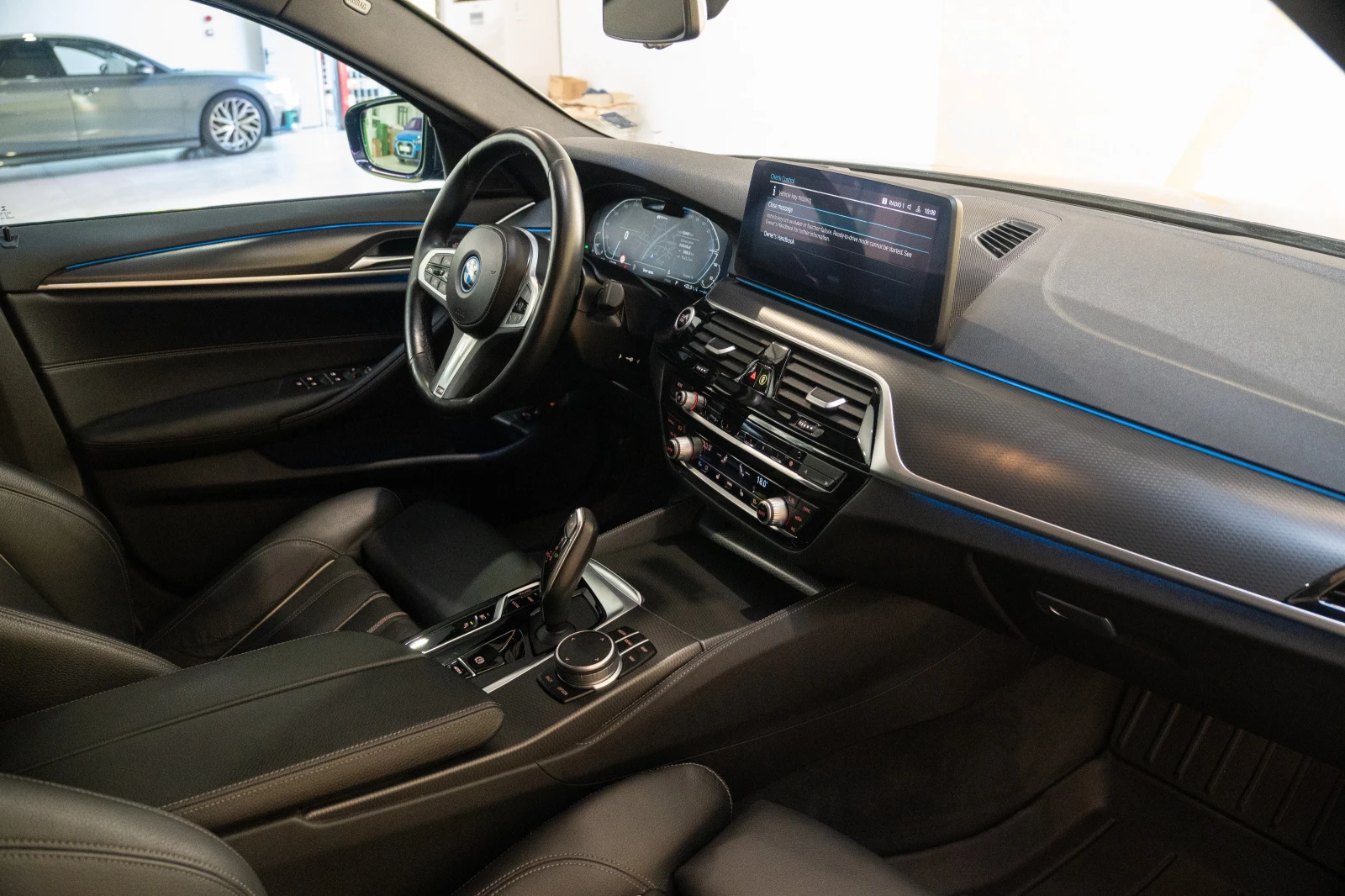 BMW 530E M SPORT XDRIVE plug in hybrid, снимка 11 - Автомобили и джипове - 55260401